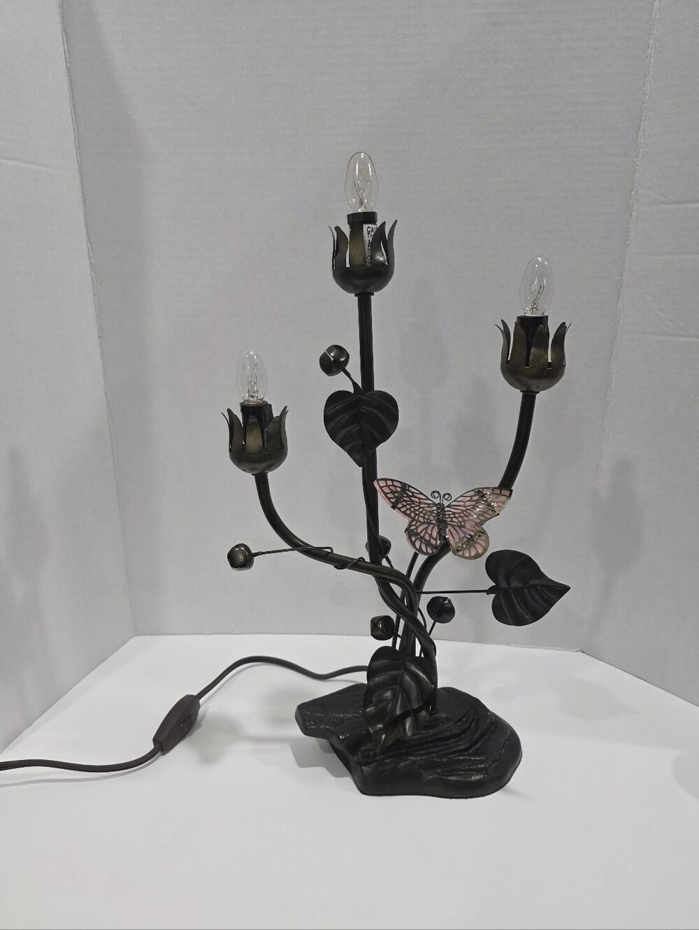 Dale Tiffany 3 Light Butterfly Lily Lamp
